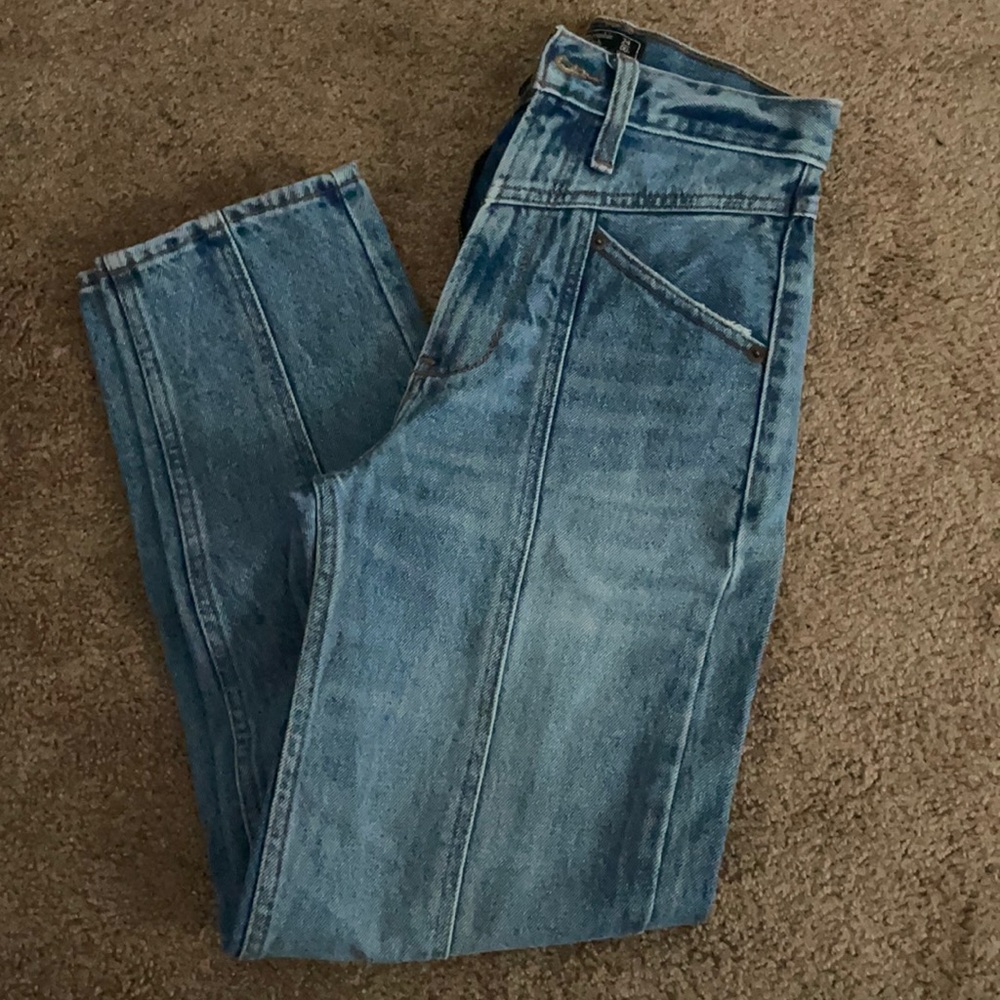 Abrecrombie mom jeans